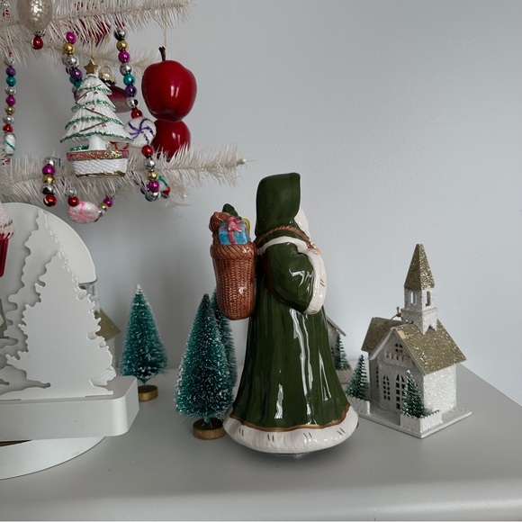 🎶 Saint Nicholas Green Coat Porcelain - Picture 6 of 9